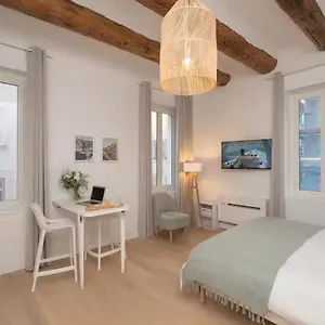 Design Vieux Port Tout Equipe Climatise , Marseille France